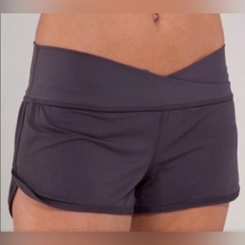 LULULEMON mesh up shorts no size tag SIZE 4